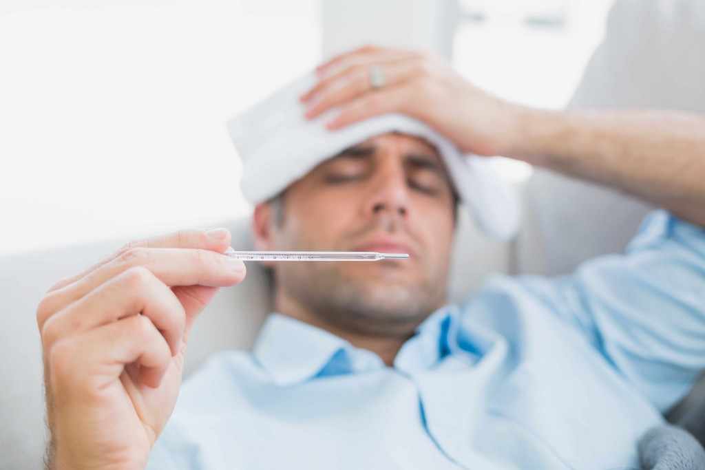 Viêm Tinh Hoàn gây ra sốt và đau tức tinh hoàn
