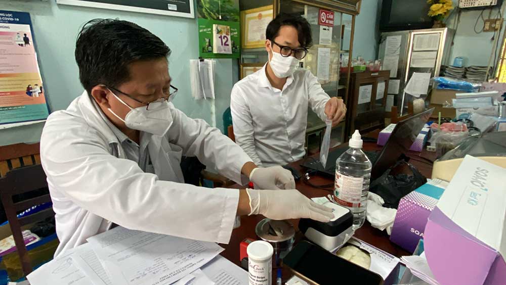 Sử dụng SQA-iO phân tích tinh dịch đồ, chỉ trong vòng 1 phút đã có kết quả rất chính xác cho người nông dân tham gia