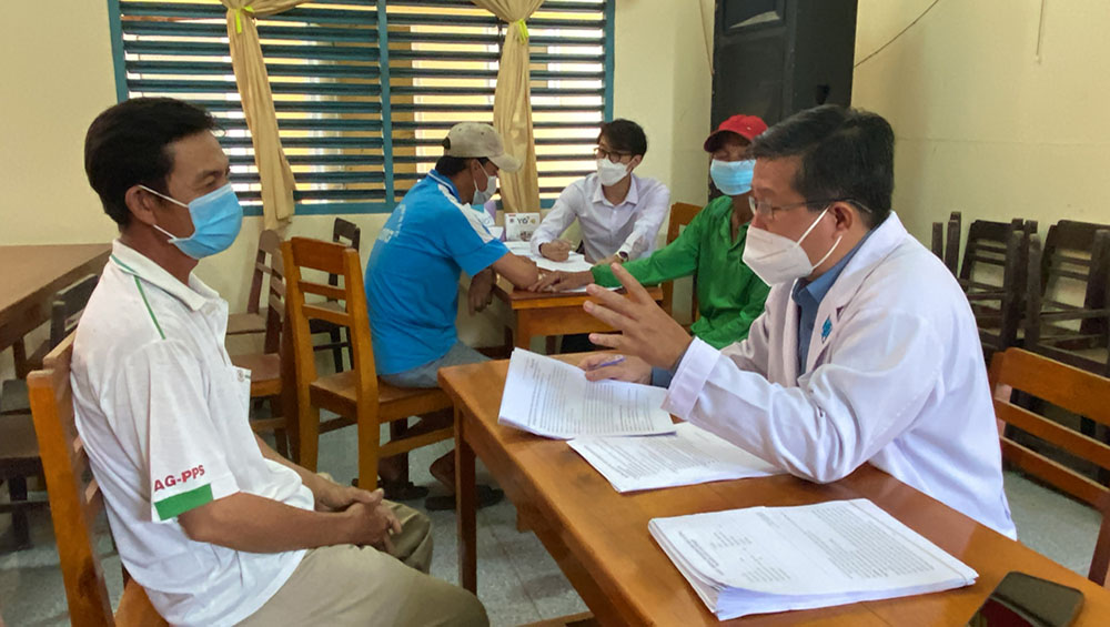 Ths. Bs Tran Hong Lap phan tich ket qua tinh dich do cho nguoi dan sau khi thuc hien xet nghiem