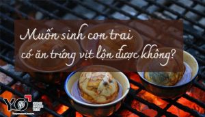 Ăn trứng vịt lộn đúng cách săn bé trai